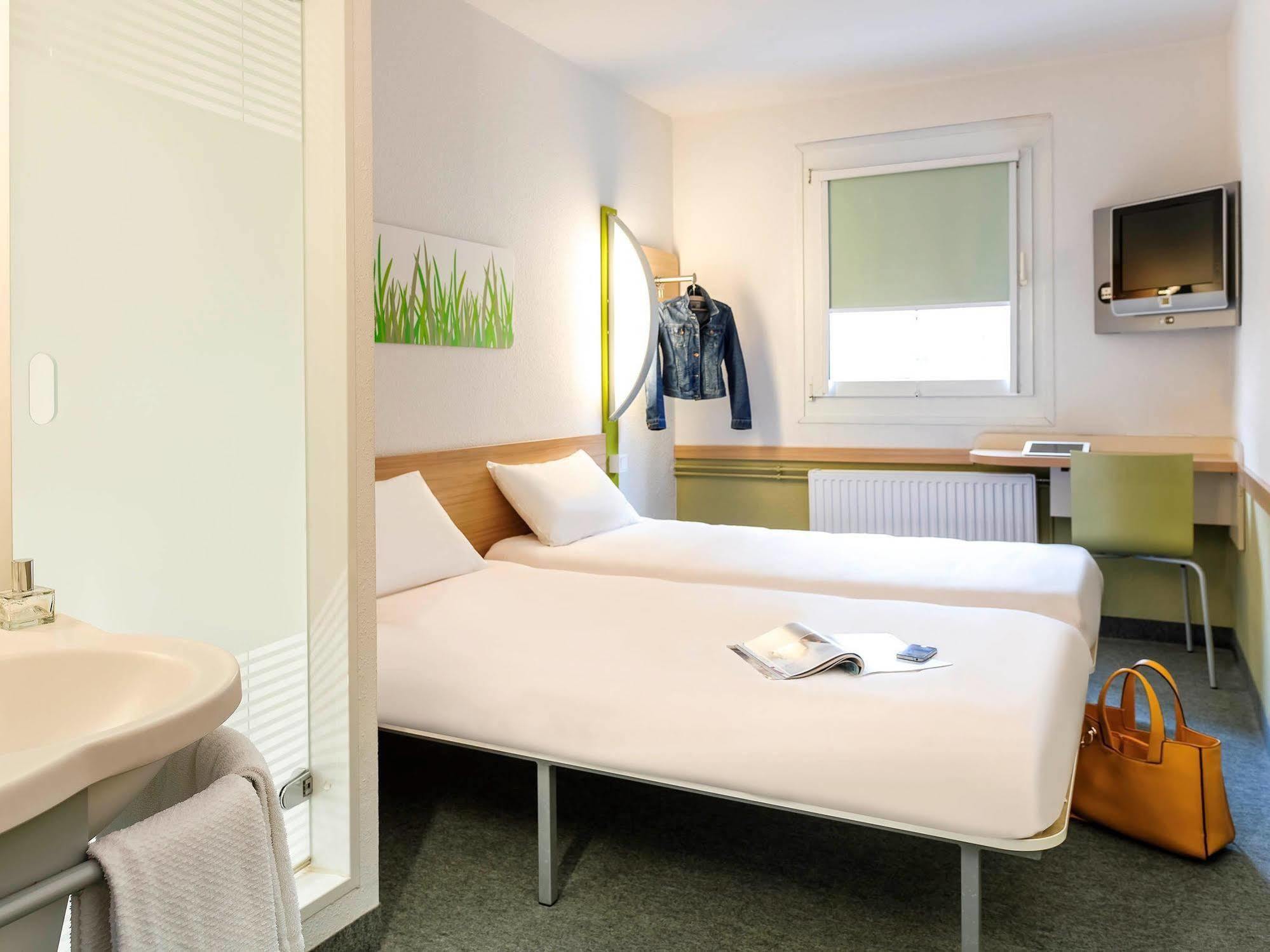 Ibis Budget Versailles Chateau Saint Cyr L'Ecole Экстерьер фото
